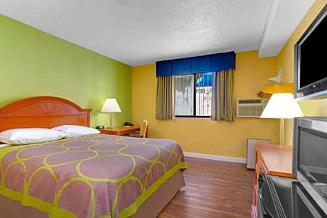 1 Queen Bed, Mobility Accessible Room, Non-Smoking