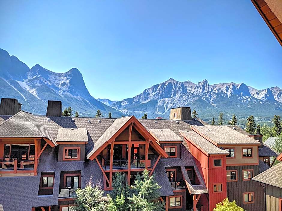 Spectacular Penthouse With Amazing Views, Indoor Pool and Hot tub