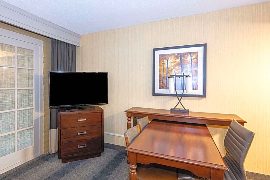 Embassy Suites by Hilton Bloomington / Minneapolis