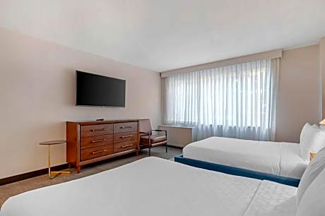 Quadruple Room with Two Queen Beds and Tub - Disability Access/Non Smoking