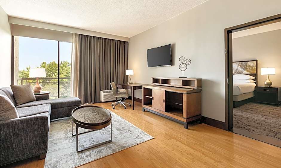 Photo 1 of 6 of 1 King Bed Suite, Bathtub