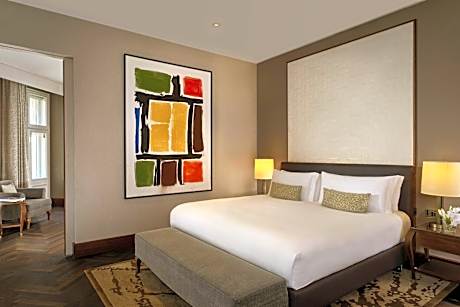 2-Bedroom Premium Executive Suite with Club lounge access