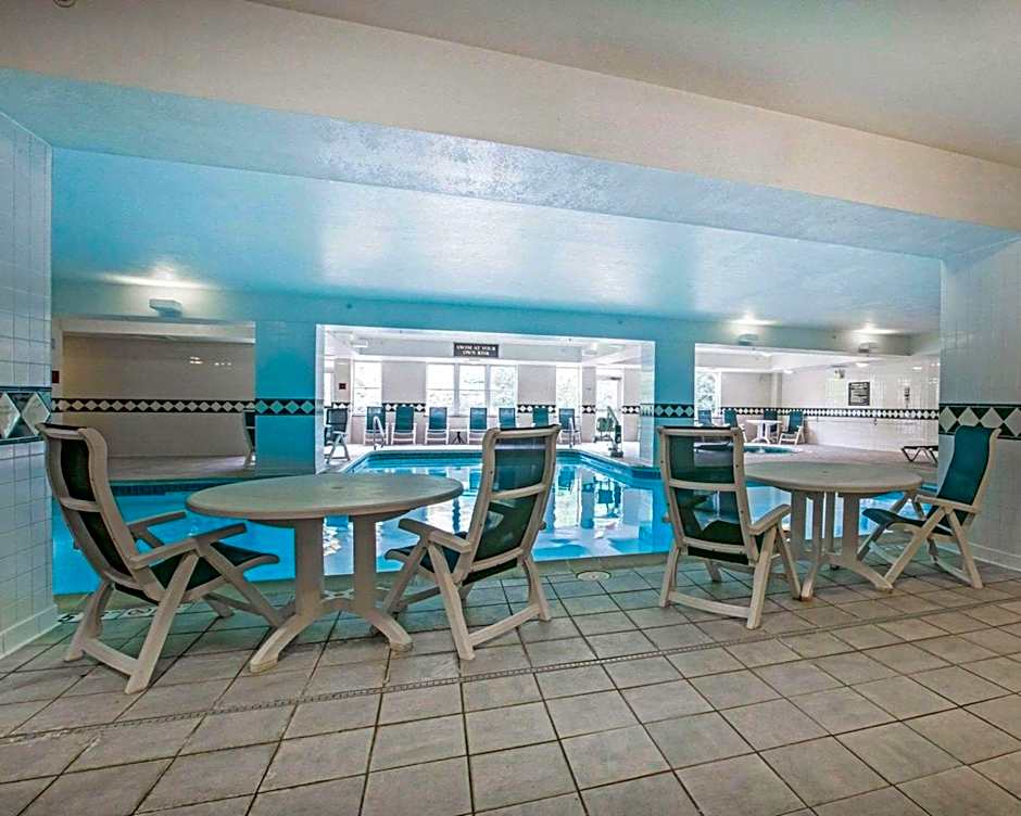 Comfort Inn & Suites Near Burke Mountain