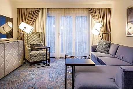 Premier Studio King Suite