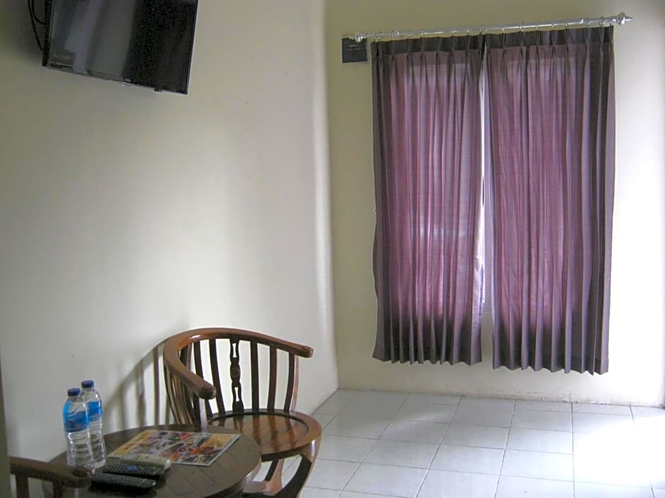 Aqilakost n Cafe Gadog Puncak