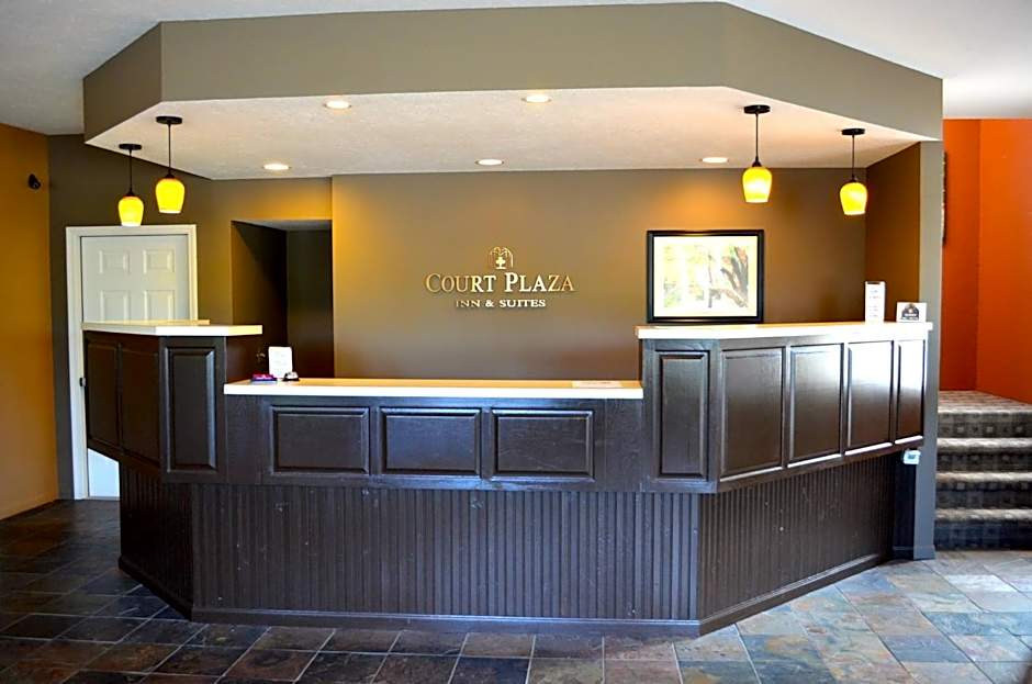 Court Plaza Inn & Suites of Mackinaw