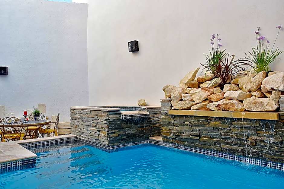 Chapel 5 Boutique Suites B&B