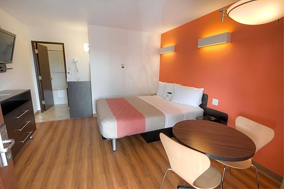 Motel 6-Lethbridge, AB