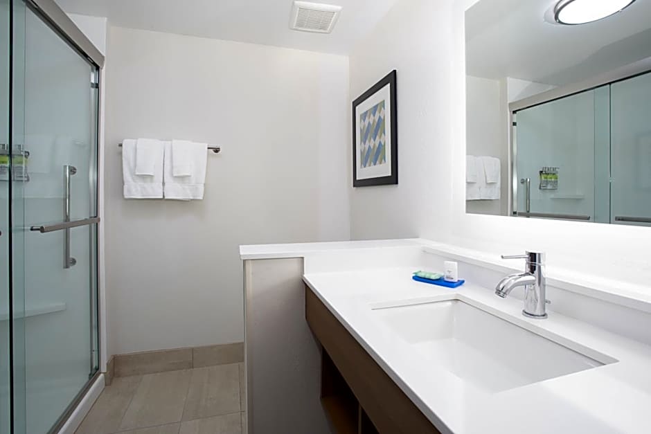 Holiday Inn Express & Suites - Goodland I-70 By IHG