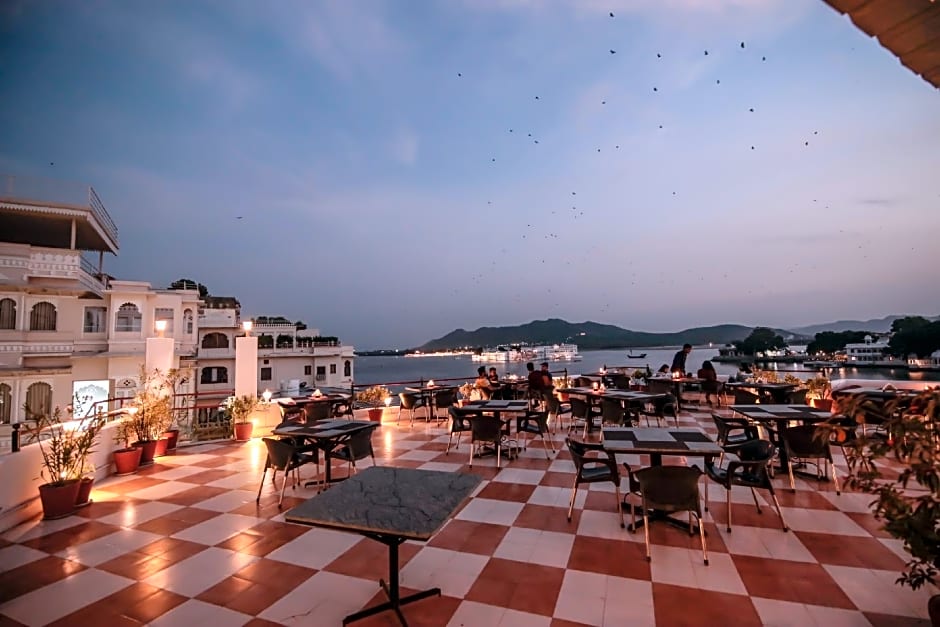 Hotel Devraj Niwas on Lake Pichola Udaipur