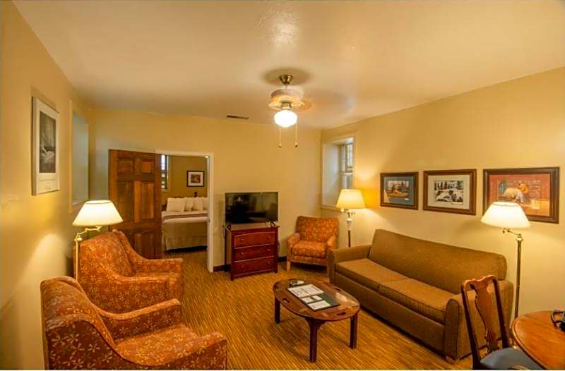 Thunderbird Lodge at Canyon De Chelly