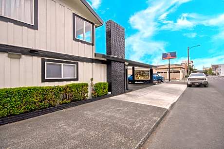 Studio 6 Eureka CA Old Town