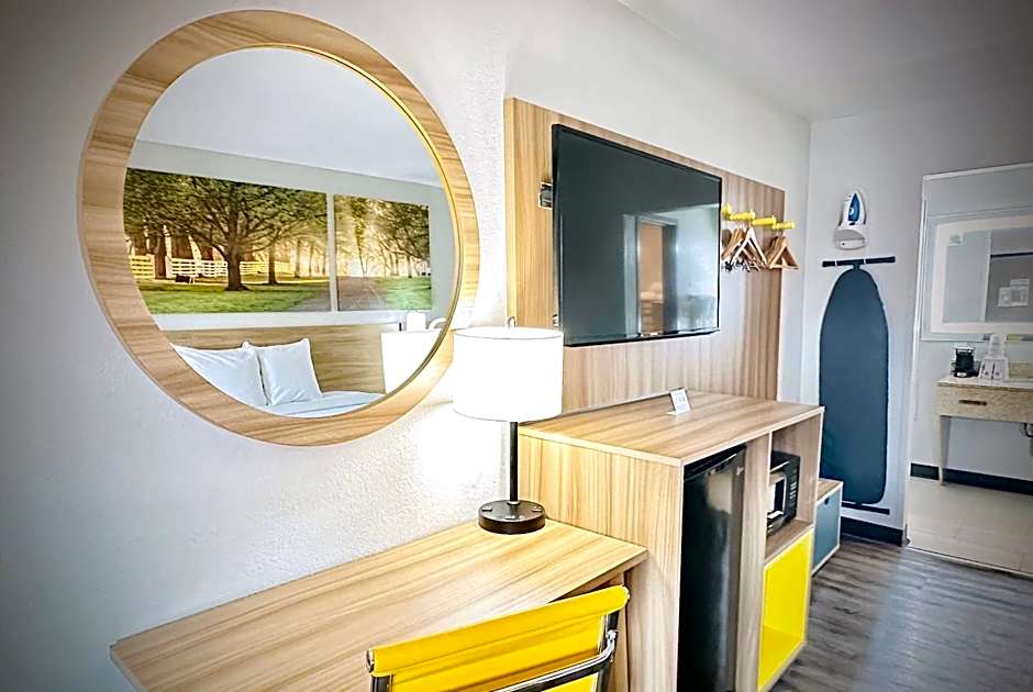 Days Inn by Wyndham Alexandria