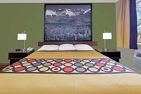 1 Queen Bed Mobility Accessible Room Non-Smoking