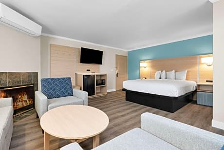 King Suite with Sofa Bed and Walk-In Shower - Fireplace