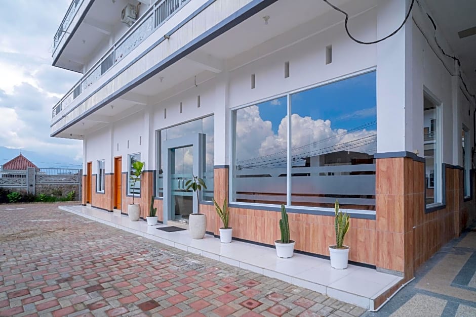 Urbanview Hotel Sky Batu Malang by RedDoorz