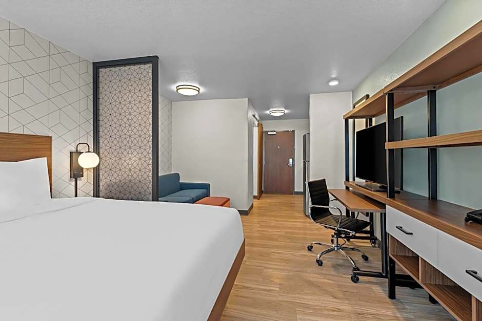 Photo 1 of 4 of 1 King Bed, Accessible, Bathtub