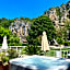 Logis Hôtels - Hôtel Restaurant Domaine Les Falaises