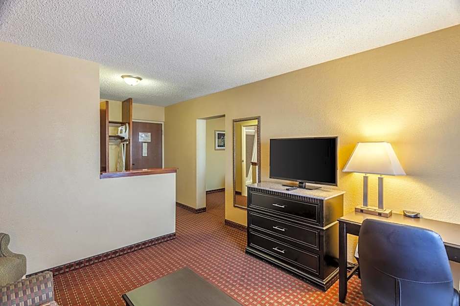 Quality Inn & Suites Lincoln South