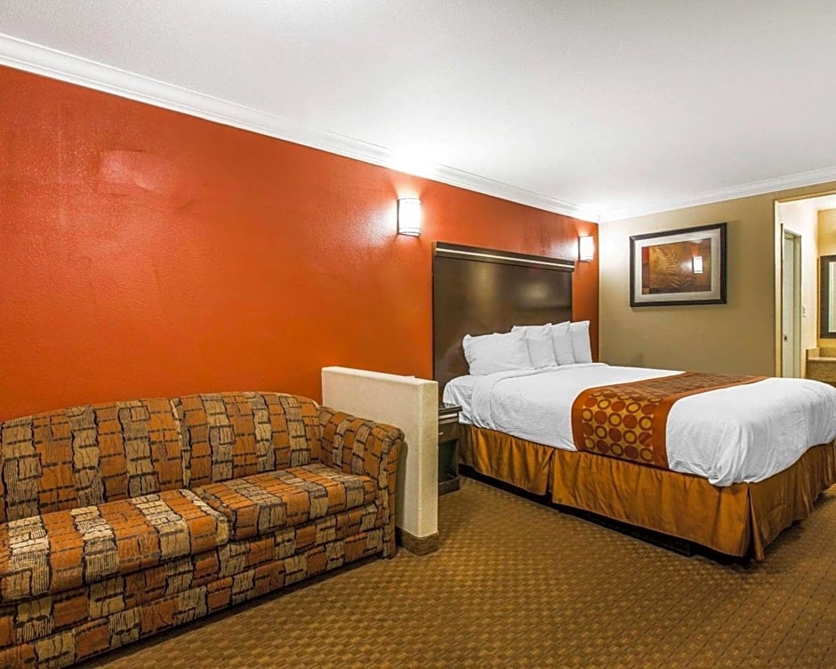 Rodeway Inn & Suites Corona