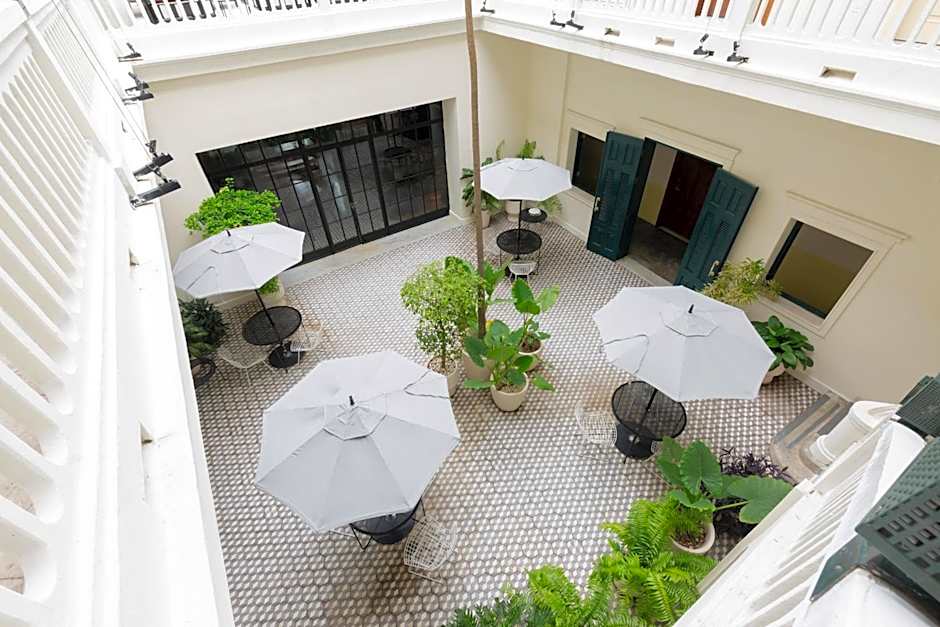 American Trade Hotel