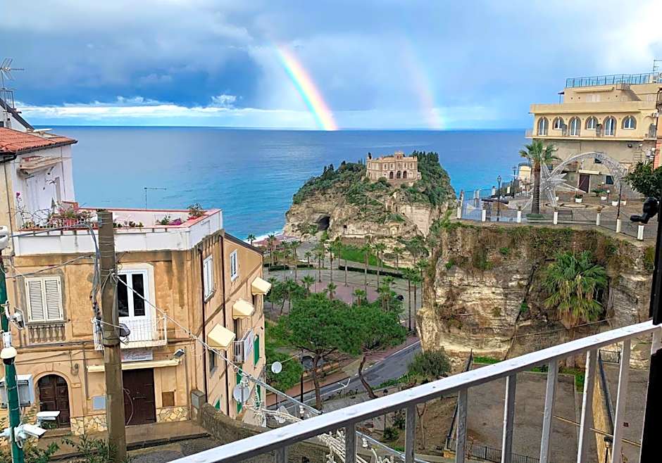 B&B Island Tropea -Sea View Rooms & Suites-