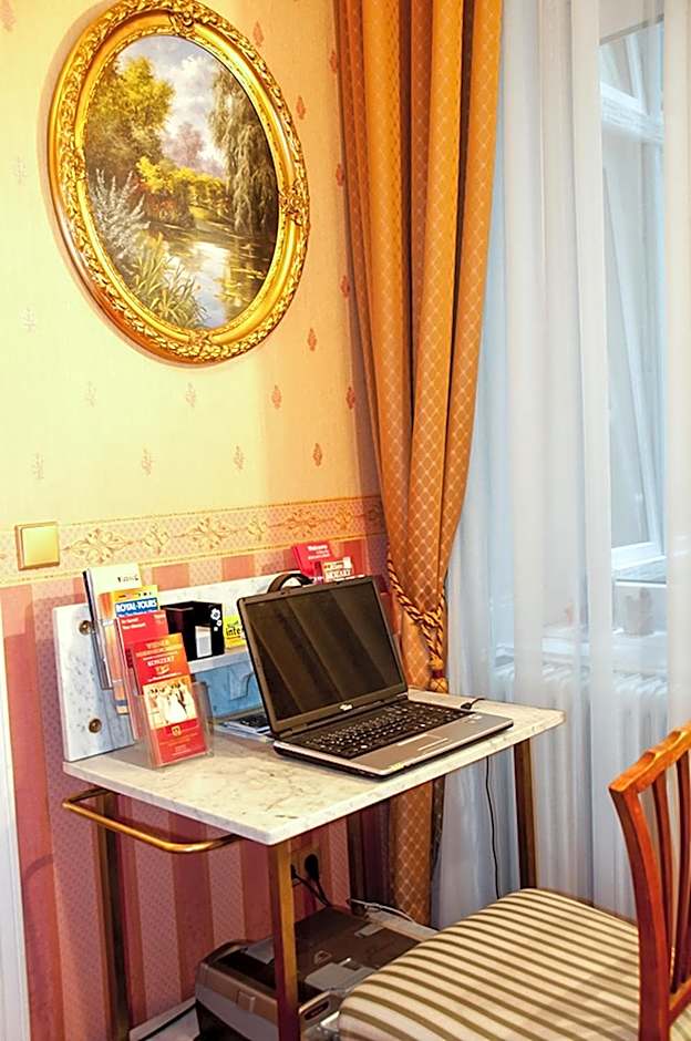 Pension Opera Suites I Self Check In