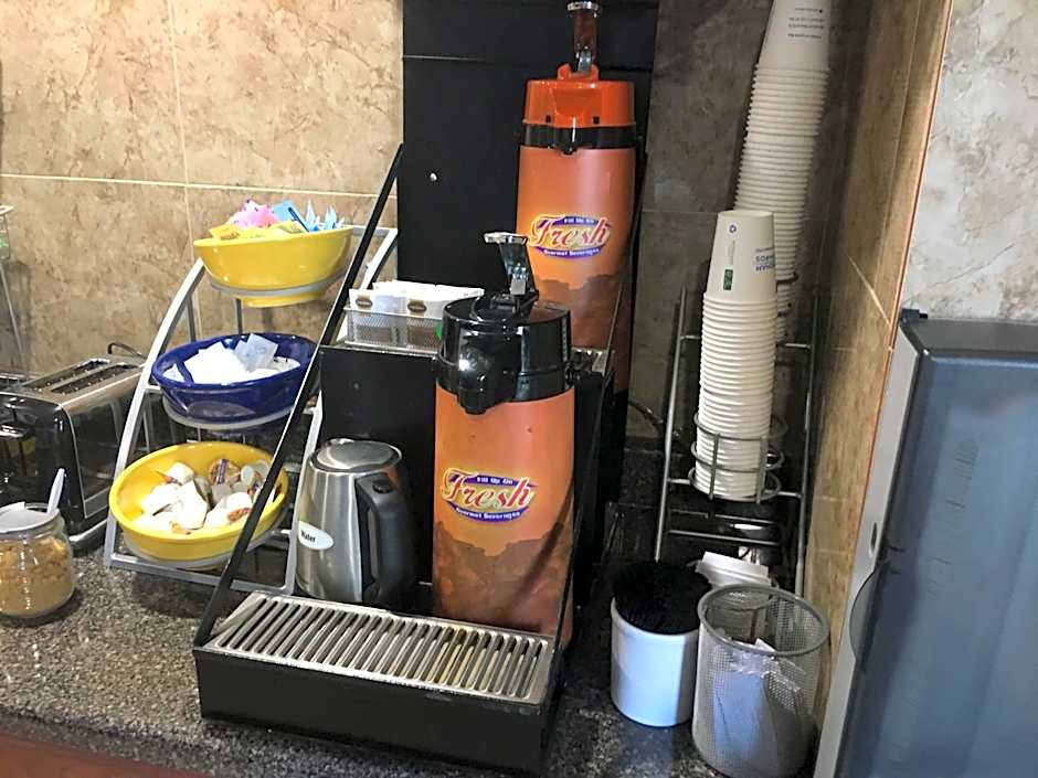 Days Inn by Wyndham Lincoln