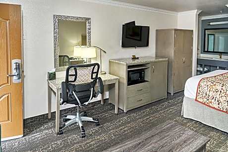 Queen Room