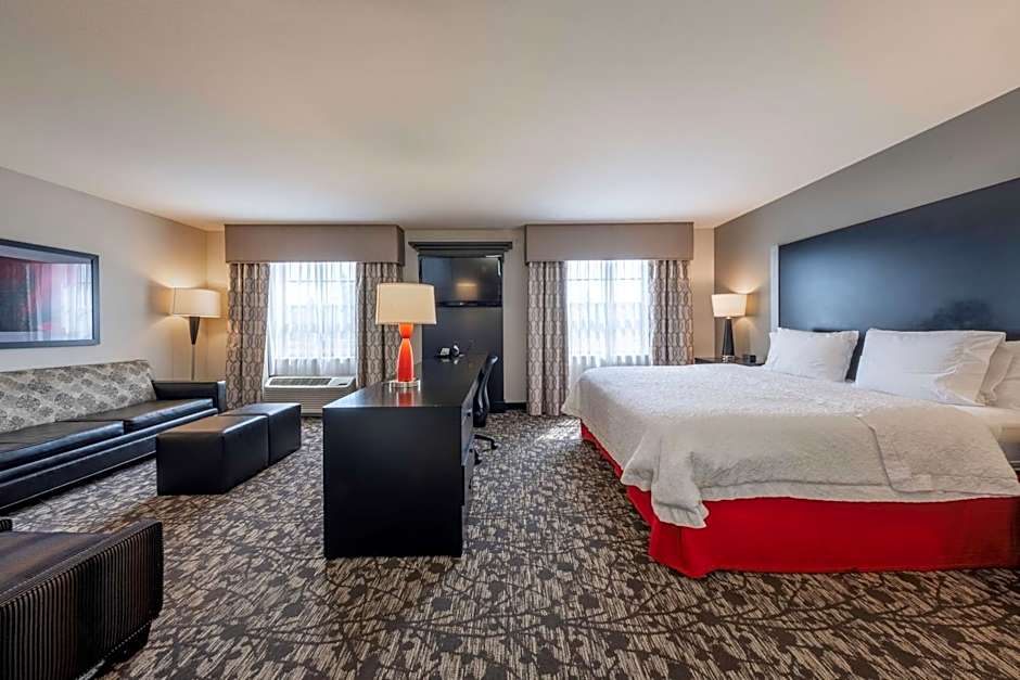 Hampton Inn By Hilton & Suites Dupont