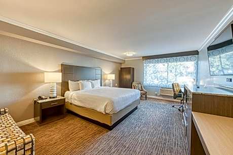 King Room with Accessible Tub - Accessible/Non Smoking