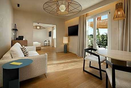 Premium Suite, Suite, 1 King, Sofa bed, Private pool, Terrace