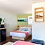 LOGE Westport