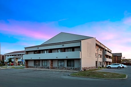 Comfort Inn & Suites North at the Pyramids