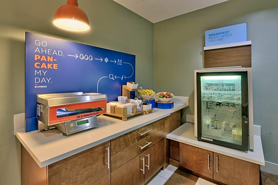 Holiday Inn Express & Suites Albuquerque-N. Balloon Fsta Park By IHG