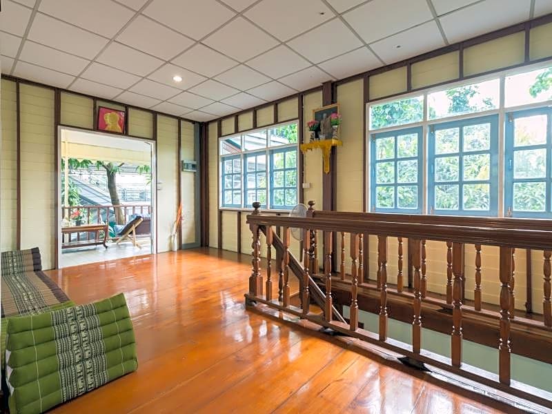 Nang Ta Yon @ Ban Thap Chang Hostel