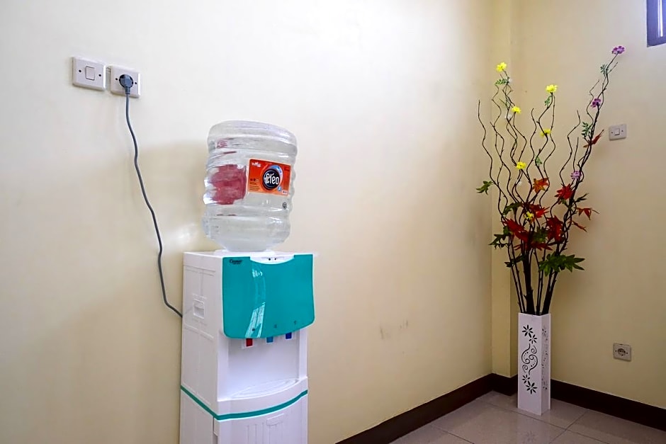 RedDoorz near Tirtonadi Park Solo