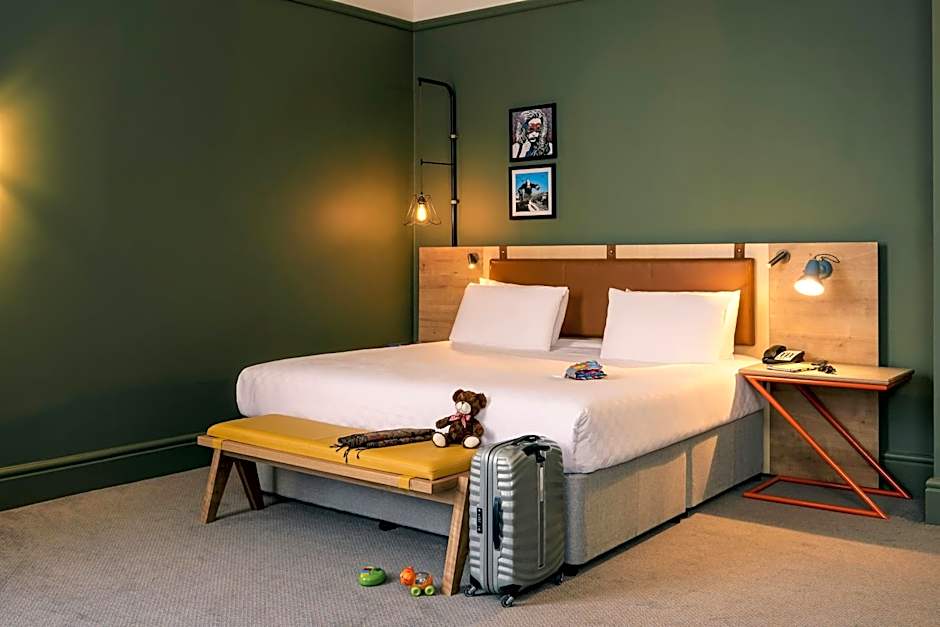 Bristol Grand Hotel By Sunday