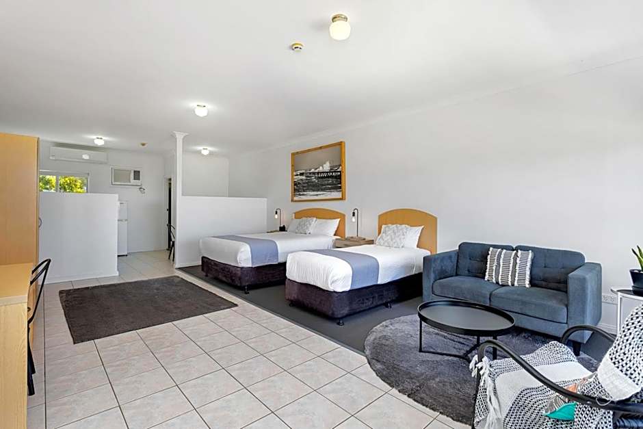 Coast Motel and Apartments