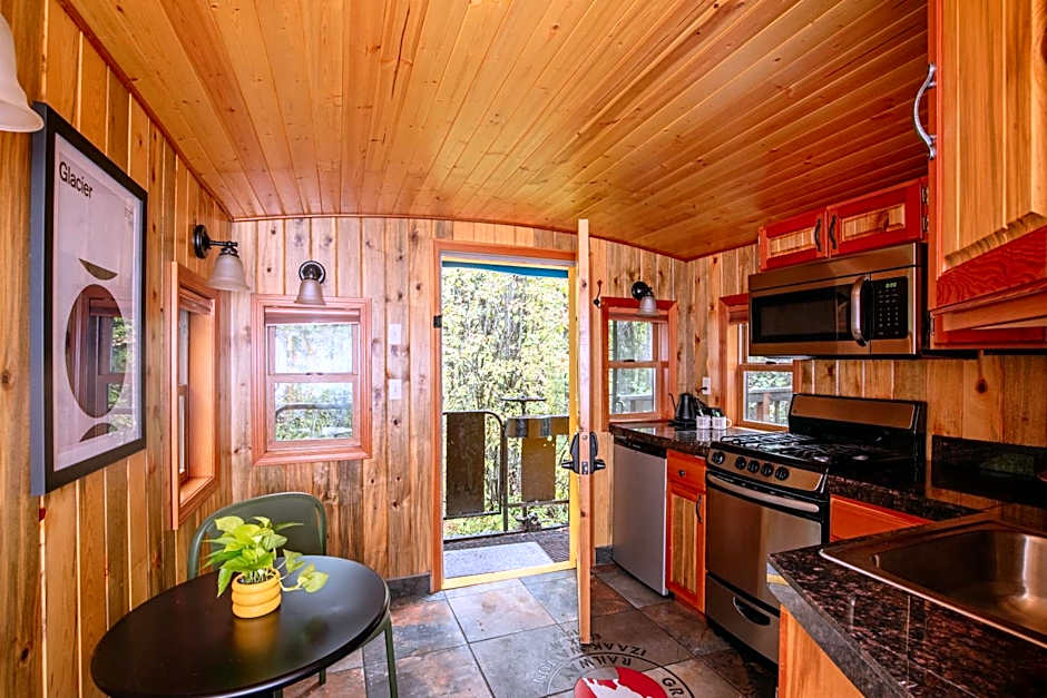 Loge Glacier – Essex, MT