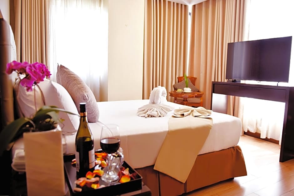 Aura One Hotel