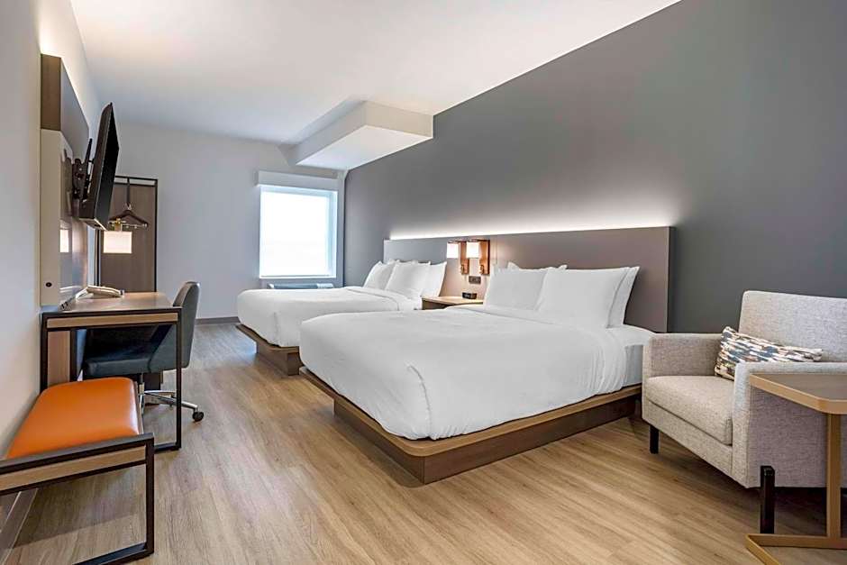 Comfort Inn & Suites Newark Liberty International Airport