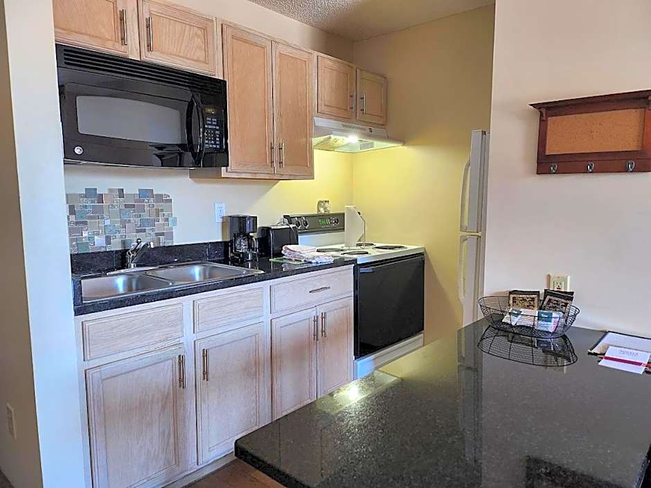 Ashley Quarters Hotel Airport-Cincinnati