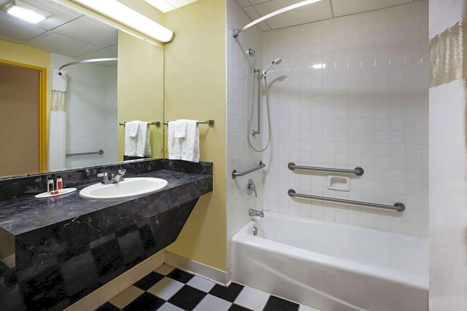 Days Inn by Wyndham Donegal