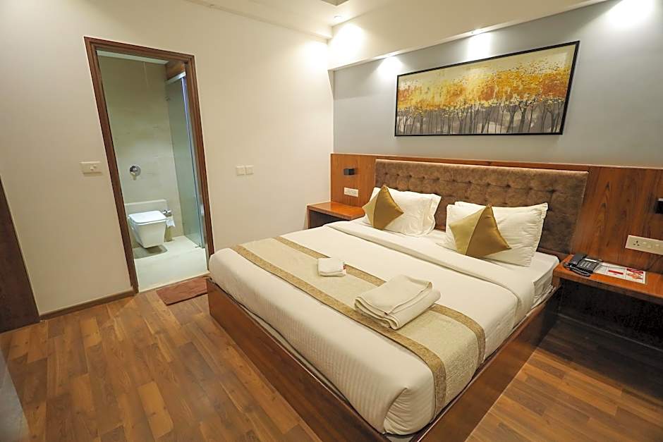 Metro Plaza Hotel by RAK Rooms