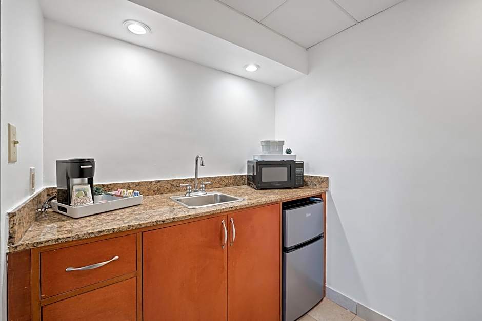 315 LoSo Hotel Airport