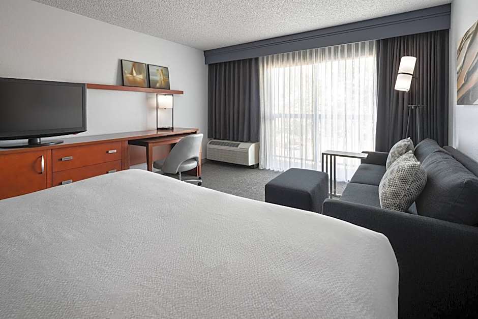 Photo 1 of 5 of 1 King Bed, Hearing/Mobility Accessible, Roll in Shower