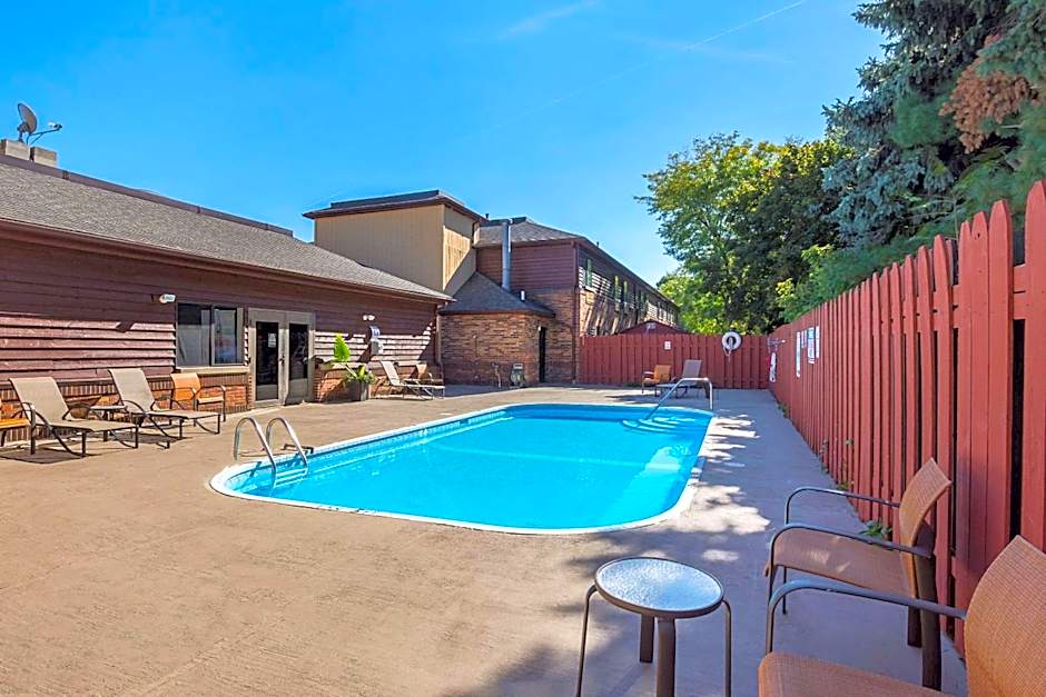 Quality Inn & Suites Holland