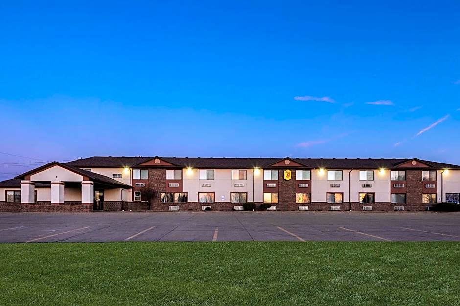 Super 8 by Wyndham Oelwein