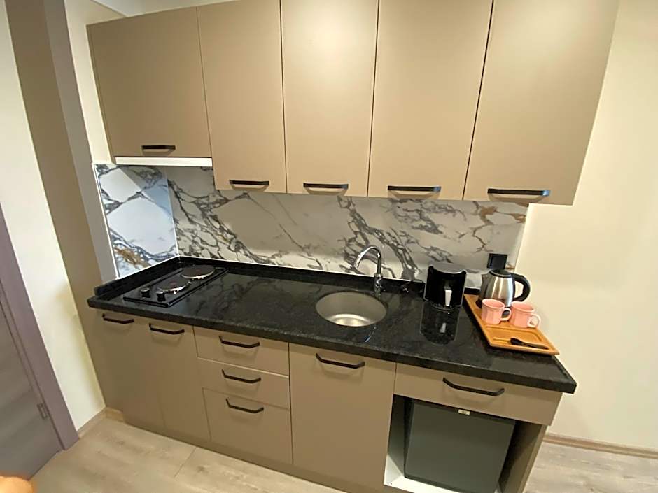 Rena Grand Residence & Suit